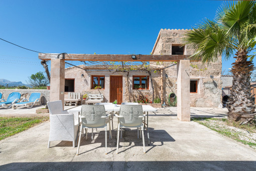 Casa de huéspedes con historia y terraza soleada
