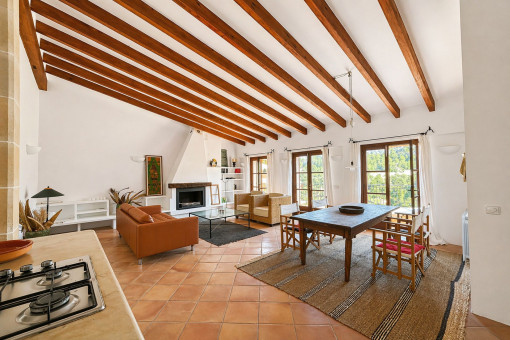 Cocina abierta con sala de estar espacioso