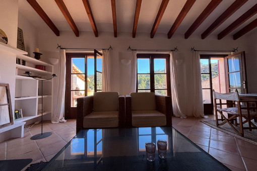 Sala de estar con chimenea