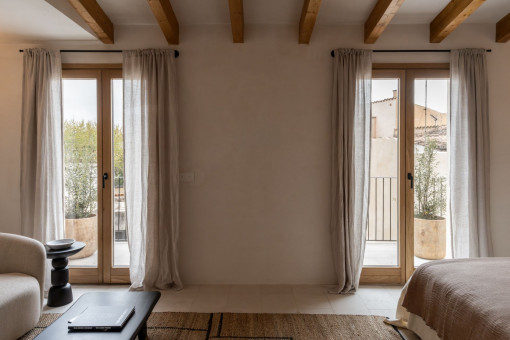  Dormitorio principal con vestidor, baño en Suite y balcón privado