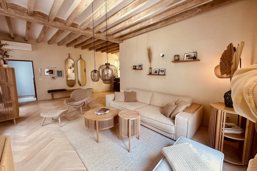 Apartamento Reformado en el Casco Antiguo con Elementos de Diseño Tradicionales