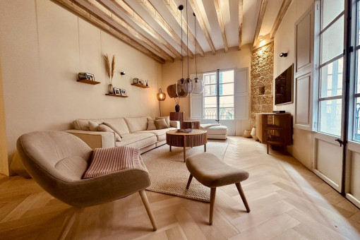 Apartamento moderno en el puerto deportivo de Palma con una altura de techo impresionante