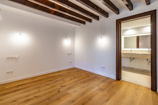 Dormitorio principal con baño en suite
