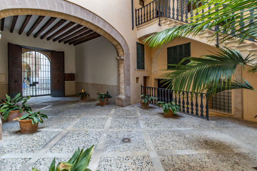 Encantado apartamento de nueva construcción en un palacio histórico, cerca de la catedral