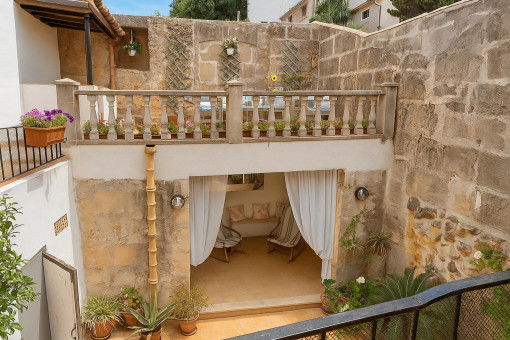 Terraza encantadora con plantas
