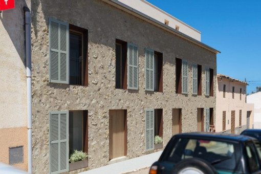 Fachada de la casa (A, B y C)