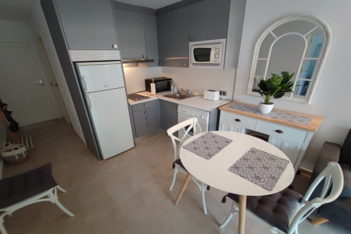 Cocina totalmente equipada con zona de comedor