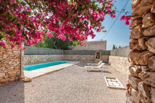 Patio con piscina