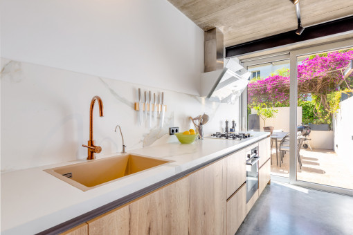 Cocina con acceso a la terraza