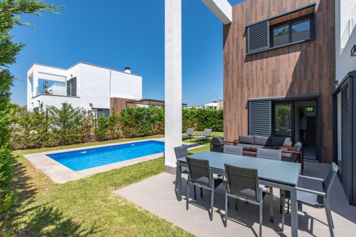 Terraza con piscina