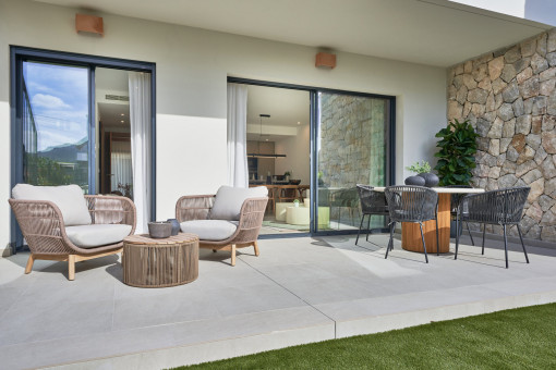 Amplia terraza cubierta