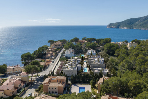 Calidad de vida pura: Elegante dúplex con jardín y terraza panorámica en la azotea en Sant Elm