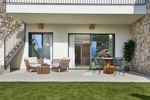 Apartamento con jardin y azotea privada