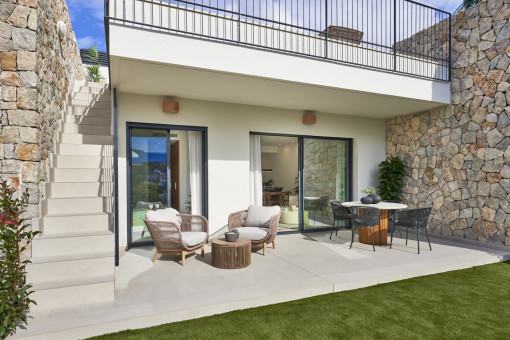 Apartamento con jardín y azotea privada