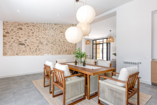Comedor moderno y acogedor