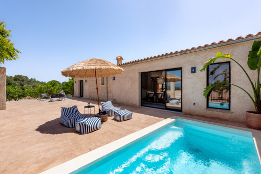 Refrescarse con vistas – Zona de piscina con paisaje