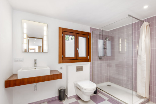 Baño en suite en el apartamento de invitados