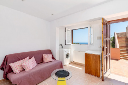 Apartamento de invitados independiente con dos dormitorios, salón, baño y terraza