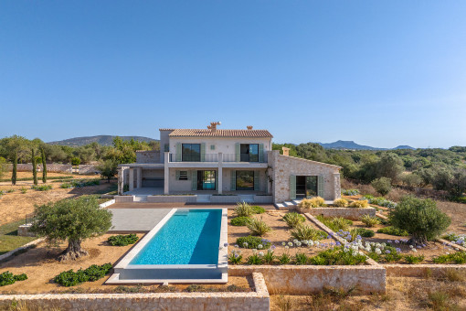 Finca de primera clase de nueva construcción con piscina y maravillosas vistas cerca de Santanyi