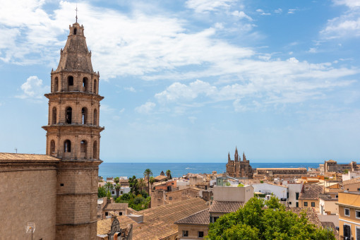 Vista sobre la catedral y el mar