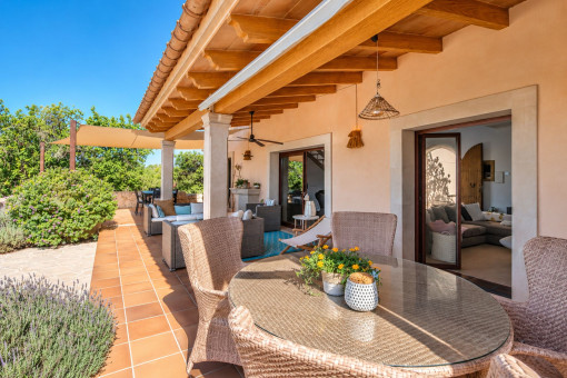 Terraza con acceso directo a la piscina