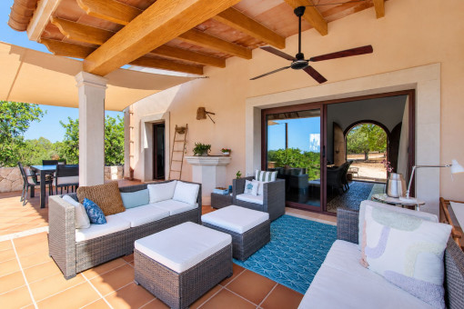 Terraza con acceso directo a la piscina