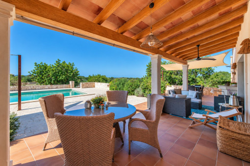 Terraza con acceso directo a la piscina