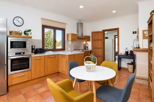 Cocina con zona de comedor