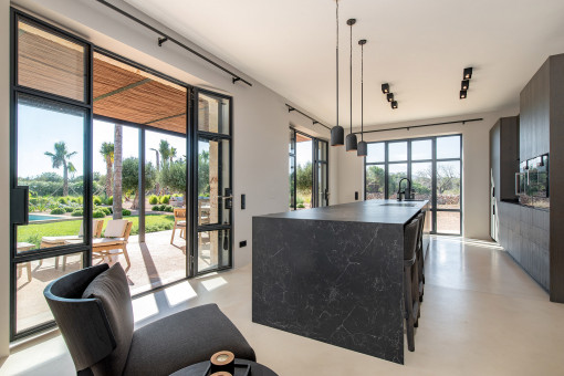 Cocina con acceso directo al exterior