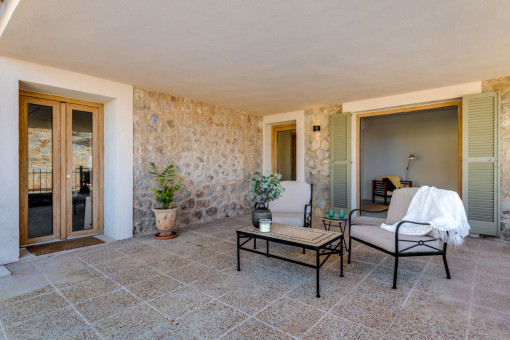 Porche de la entrada 