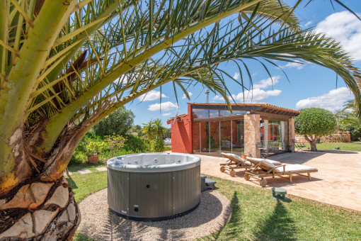Jacuzzi y porche acristalado