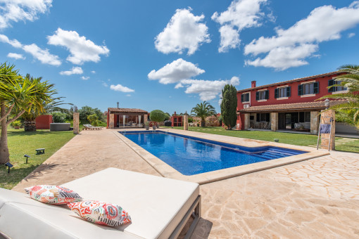 Piscina con solariúm