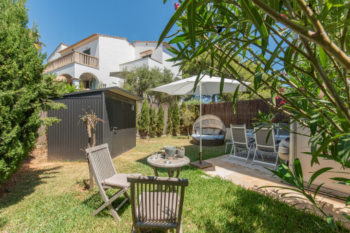 Jardín con plantas mediterraneas