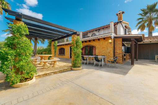 Vista de la casa y terrazas