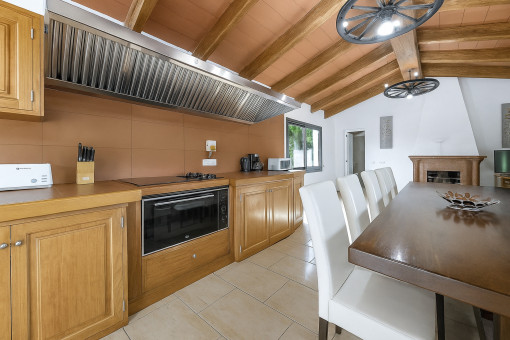 Cocina con salón de banquetes en el anexo