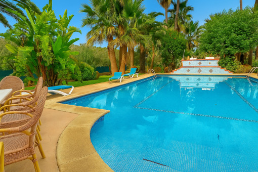 Piscina y zona de estar