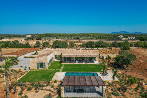 Fantástica finca de nueva construcción con piscina en Campos