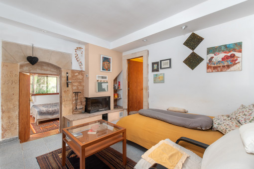 Salón con chimenea
