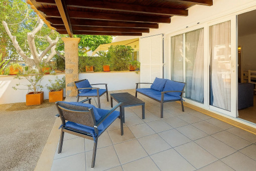 Porche y zona de entrada