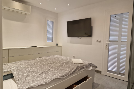 Dormitorio con terraza