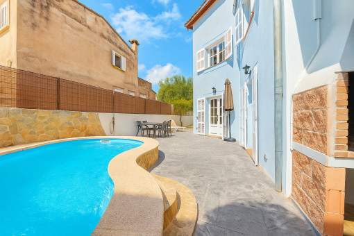 Piscina en la parte trasera