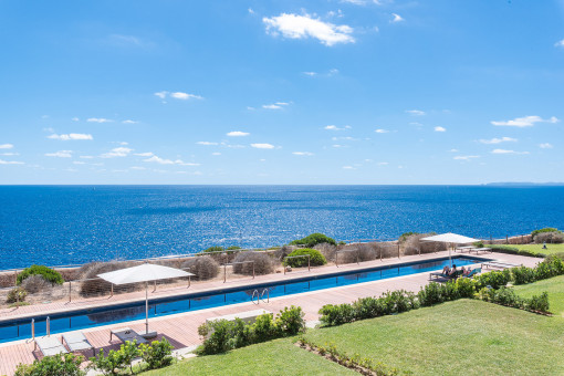 Uno de 3 piscinas comunitarias