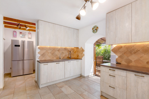 Cocina con despensa independiente