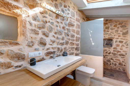 Baño en suite en la habitación de invitados independiente