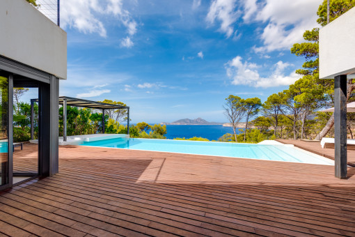 Terraza de la piscina