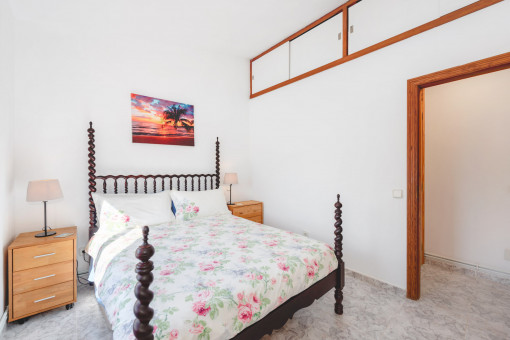 Dormitorio con Amarios empotrados