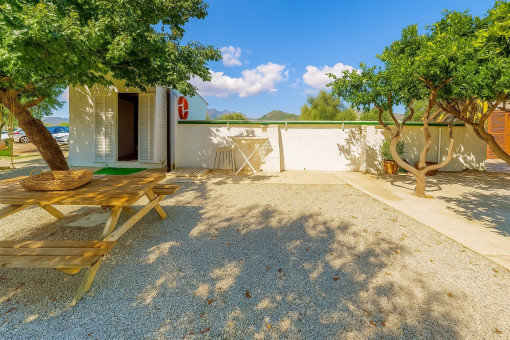 Casa de piscina y piscina