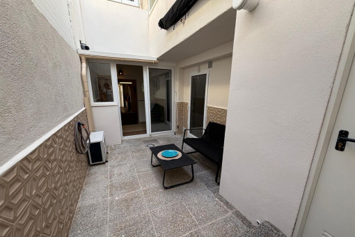 Private patio with outdoor shower – your perfect retreat after a beach day