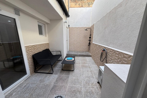 Private patio with outdoor shower – your perfect retreat after a beach day