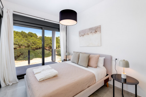 Dormitorio principal con acceso a la terraza